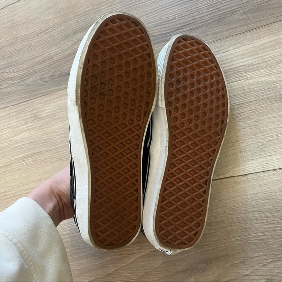 Vans - Black Perf Leather Slip On Sneakers - Size 8 Women’s - Picture 9 of 11